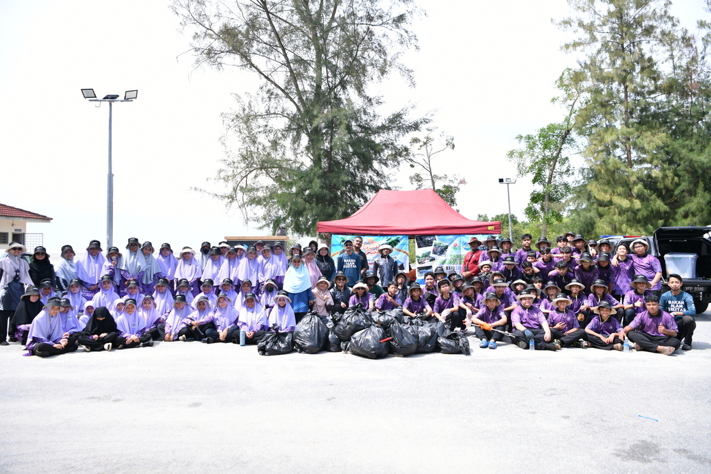 PROGRAM PEMBERSIHAN PANTAI KELANANG BERSAMA SMI AL-AMIN GOMBAK 2025